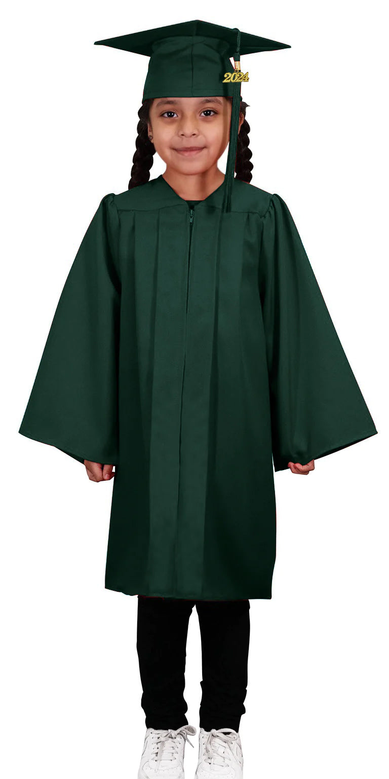 880+ Green Graduation Gown Stock Photos, Pictures & Royalty-Free Images -  iStock